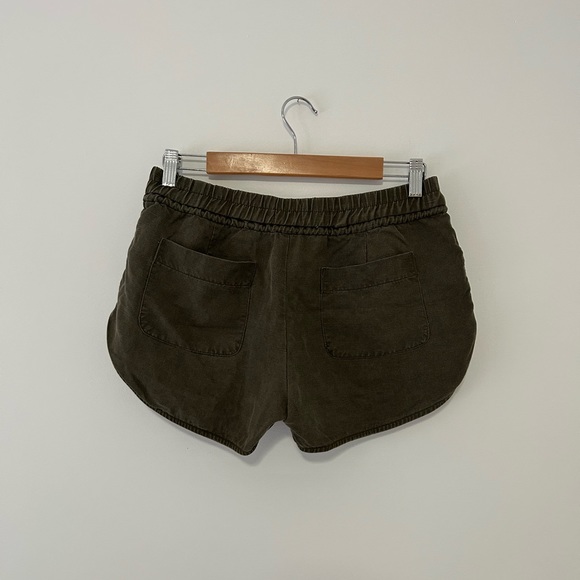 Wilfred Free Shorts GUC Army Green Size M (estimated) - Picture 2 of 3